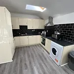 Deluxe Duplex Apartment Talbot St Sleeps 8
