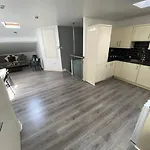 Deluxe Duplex Apartment Talbot St Sleeps 8