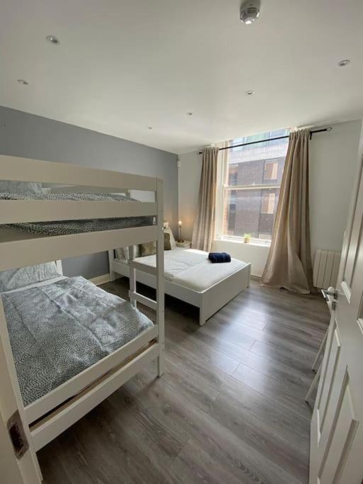 Deluxe Duplex Talbot St Sleeps 8 Apartment *