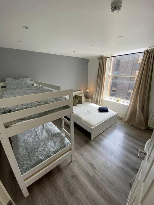 Deluxe Duplex Talbot St Sleeps 8 Apartment *