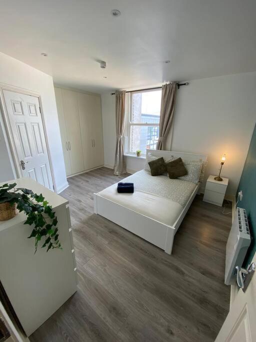 Deluxe Duplex Talbot St Sleeps 8