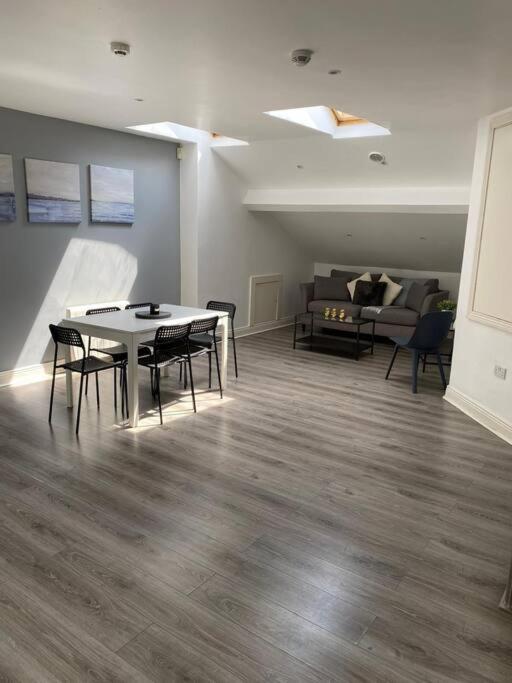 Deluxe Duplex Talbot St Sleeps 8 Apartment Dublin